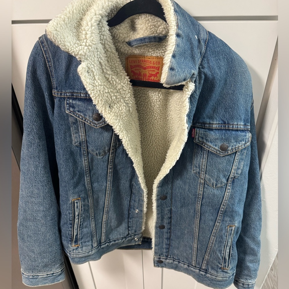 Levi’s denim jacket size large